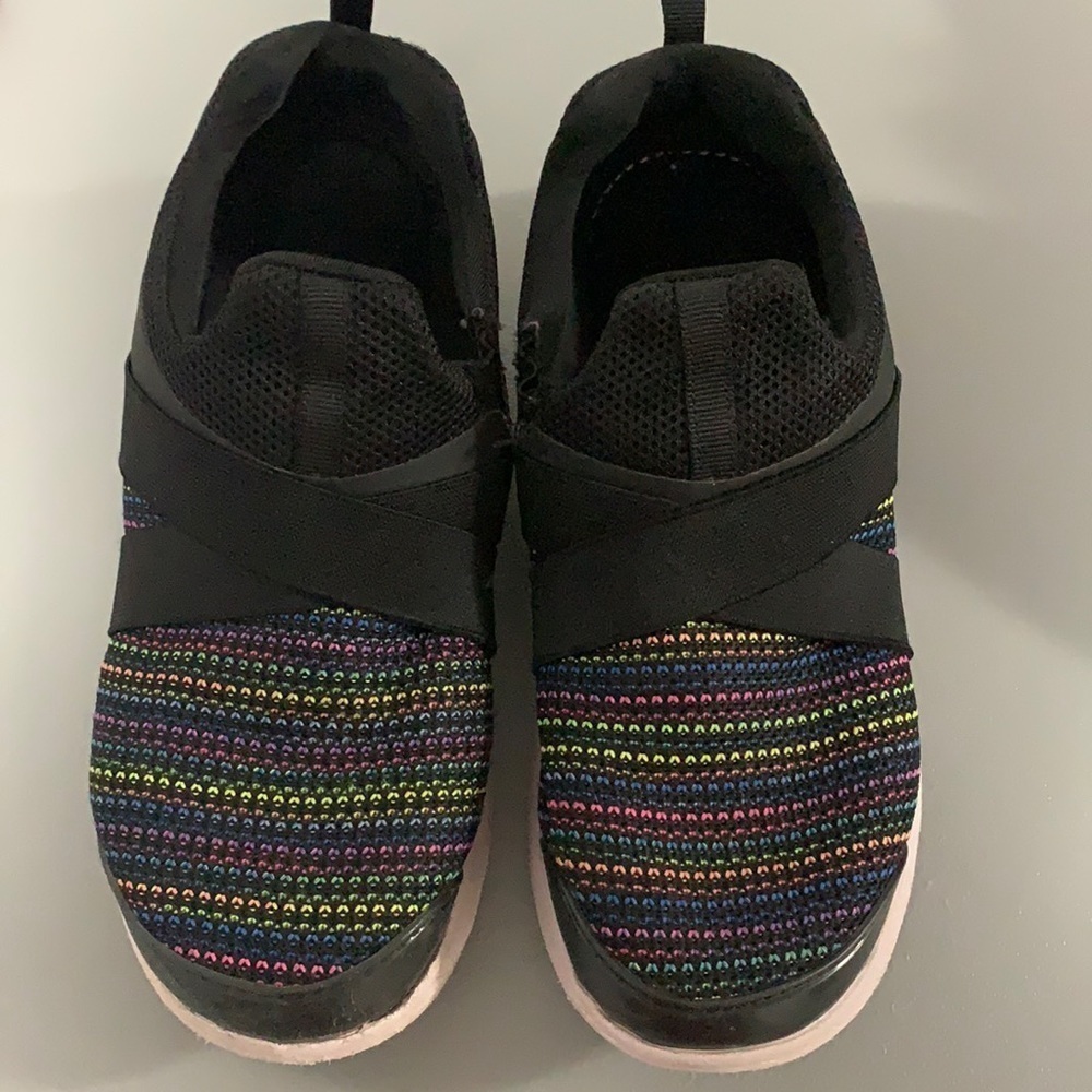 Shoe Sale!!  Comfy shoes size 5 anyone recognize this brand?